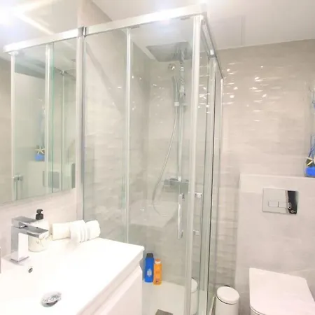 1080 - Golden Jacuzzi *