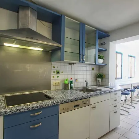 1080 - Golden Jacuzzi