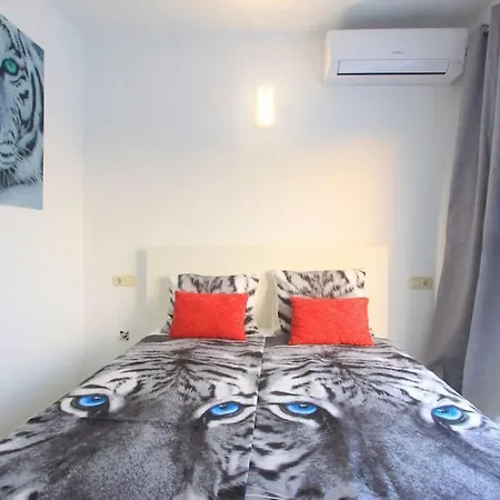 1080 - Golden Jacuzzi Apartmán Marbella