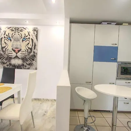 1080 - Golden Jacuzzi Marbella