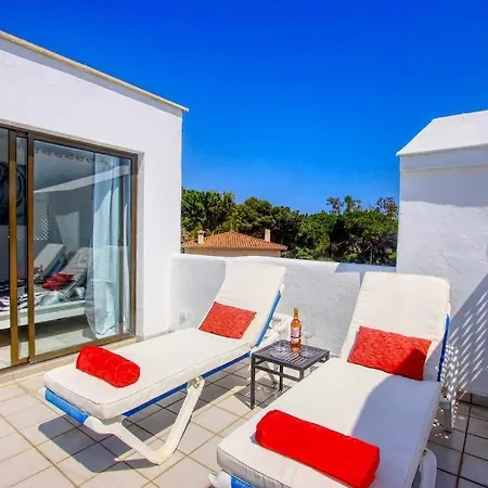 1080 - Golden Jacuzzi