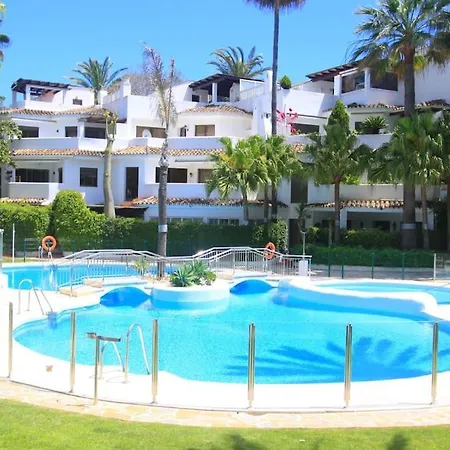 1080 - Golden Jacuzzi *