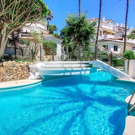 1080 - Golden Jacuzzi