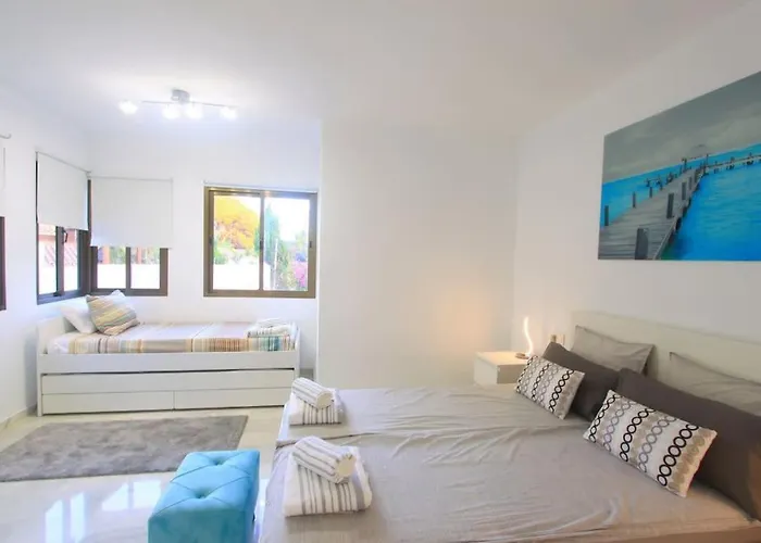 1080 - Golden Jacuzzi Marbella