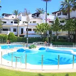 1080 - Golden Jacuzzi *