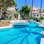 1080 - Golden Jacuzzi