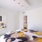 1080 - Golden Jacuzzi شقة