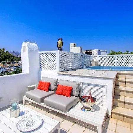 1080 - Golden Jacuzzi * Marbella