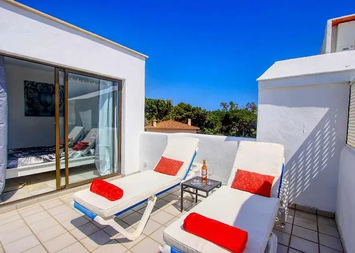 1080 - Golden Jacuzzi