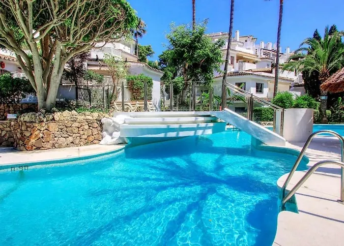 1080 - Golden Jacuzzi