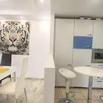 1080 - Golden Jacuzzi Marbella